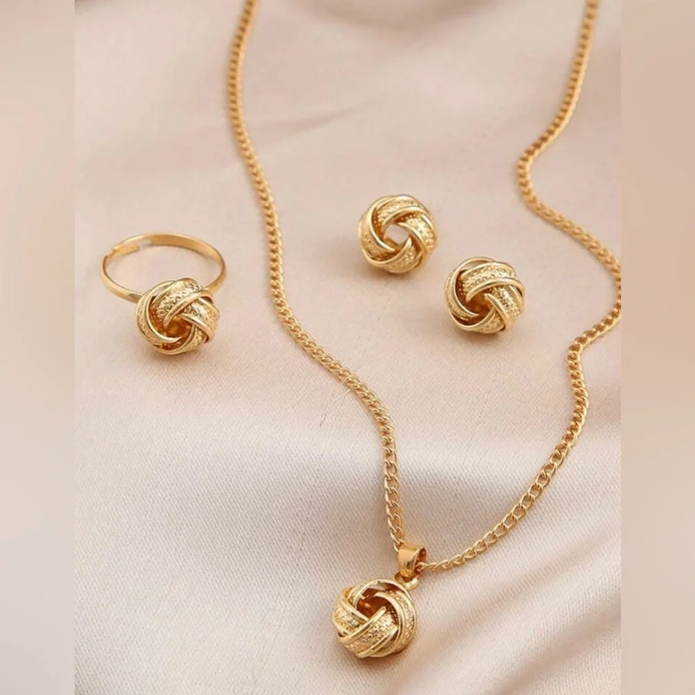 Jewelry 3 set necklace, stud earrings, and a ring size 8 gold plated knot design - Picture 1 of 4